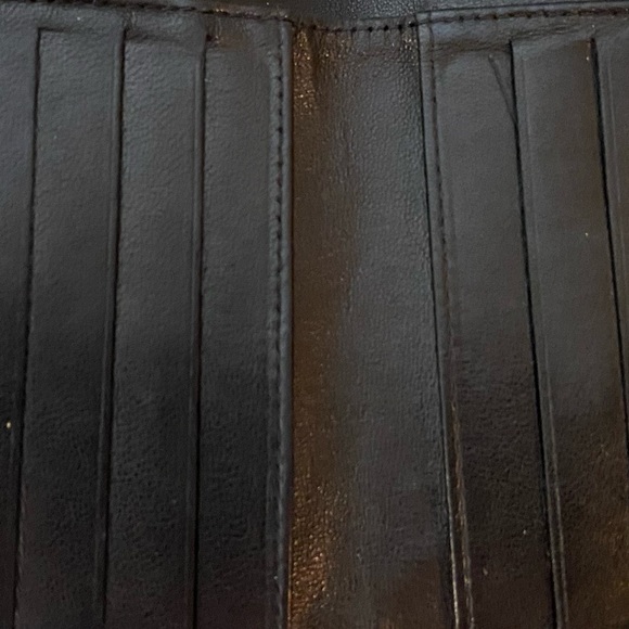 Chanel Women’s Black Patent Leather Bi-Fold Wallet. - Picture 4 of 6